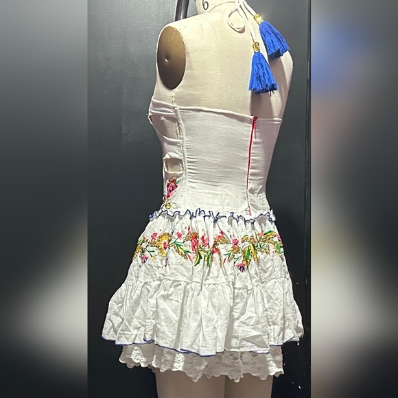 4 Dresses - Picture 5 of 9